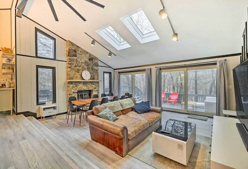 Large Gouldsboro Home W/ Hot Tub & Game Room