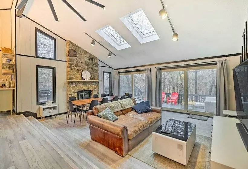 Large Gouldsboro Home W/ Hot Tub & Game Room
