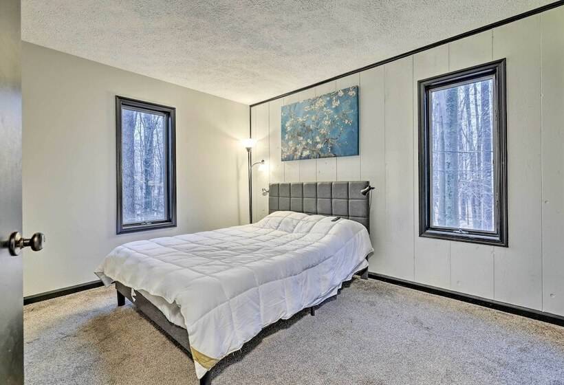 Large Gouldsboro Home W/ Hot Tub & Game Room