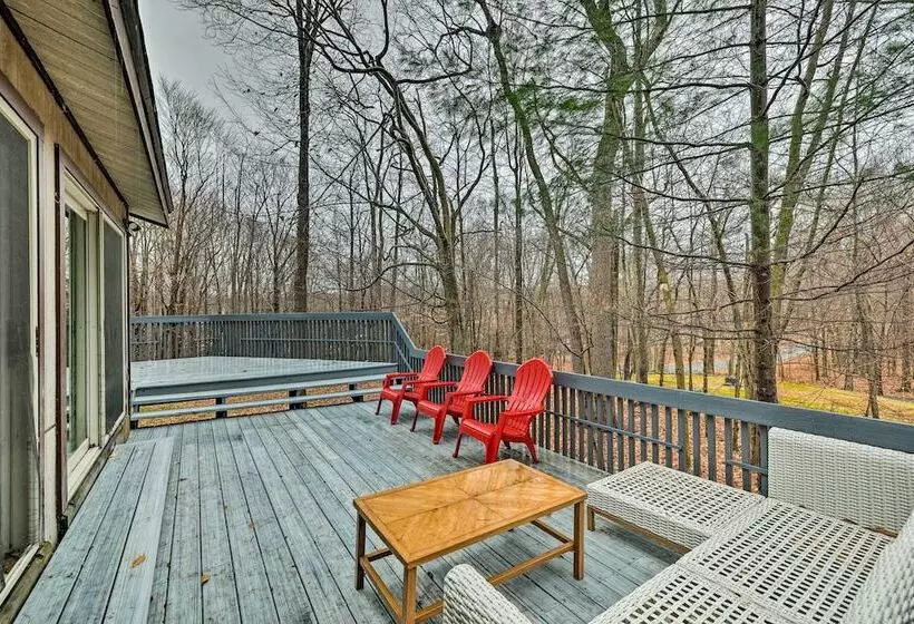 Large Gouldsboro Home W/ Hot Tub & Game Room