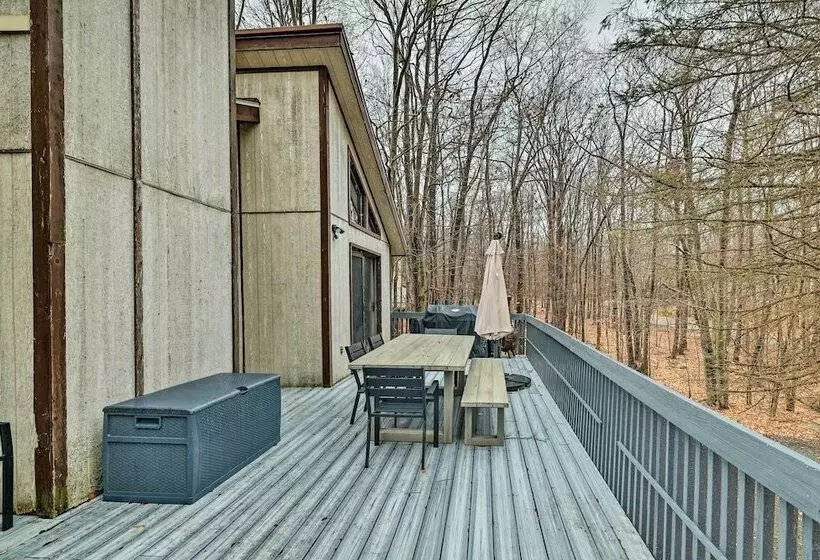 Large Gouldsboro Home W/ Hot Tub & Game Room