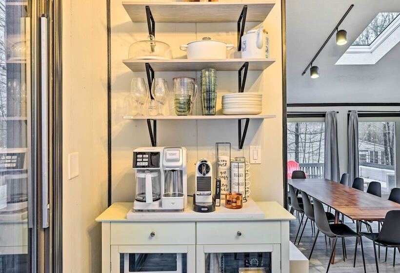 Large Gouldsboro Home W/ Hot Tub & Game Room