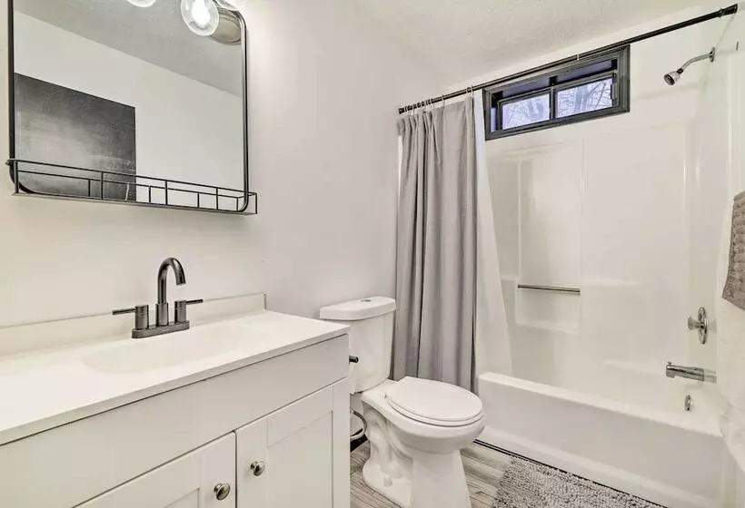 Large Gouldsboro Home W/ Hot Tub & Game Room