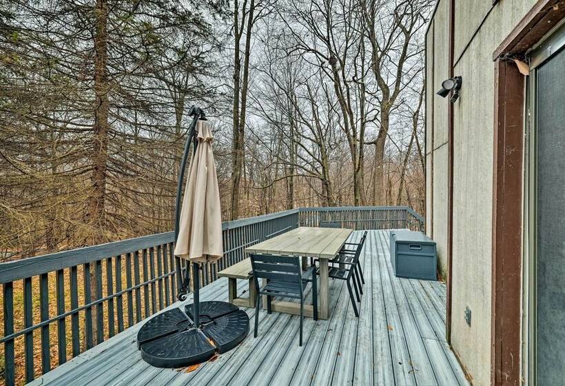 Large Gouldsboro Home W/ Hot Tub & Game Room