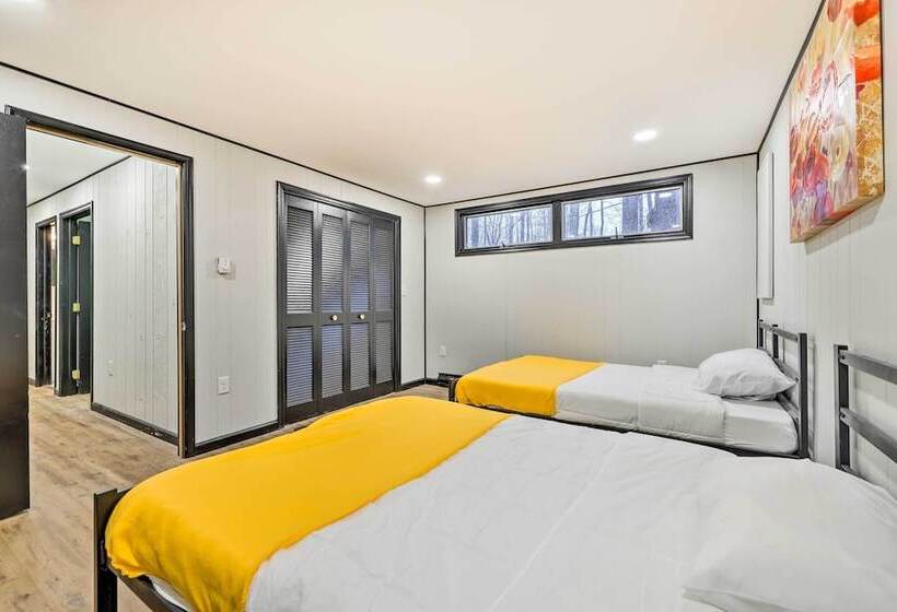 Large Gouldsboro Home W/ Hot Tub & Game Room