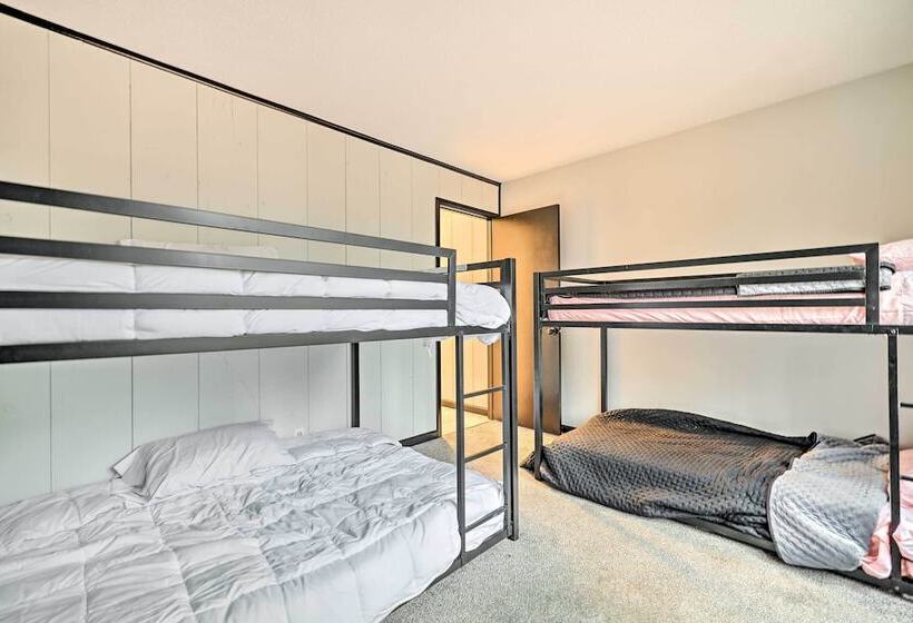 Large Gouldsboro Home W/ Hot Tub & Game Room