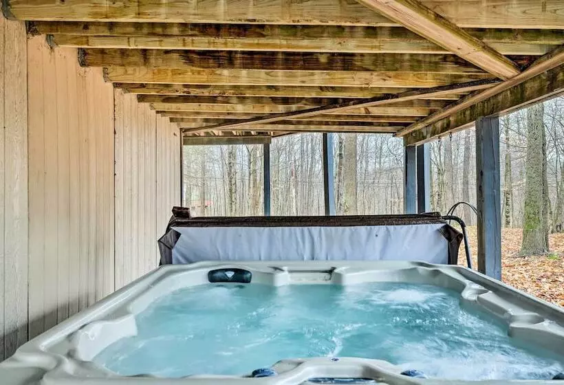 Large Gouldsboro Home W/ Hot Tub & Game Room
