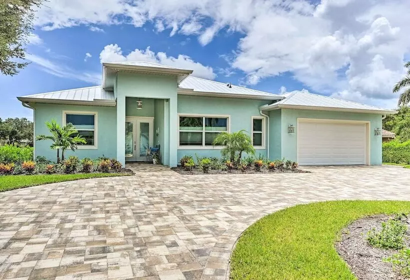 Luxurious Canal Front Retreat W/ Game Room!