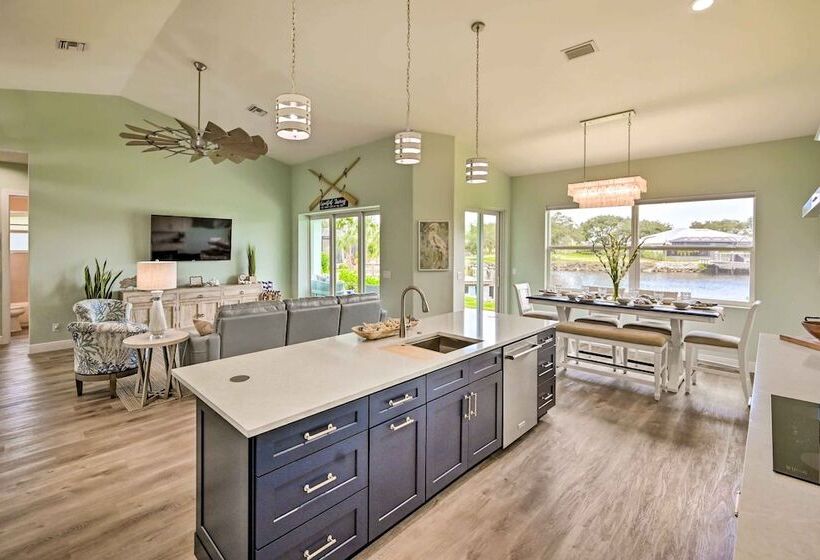 Luxurious Canal Front Retreat W/ Game Room!