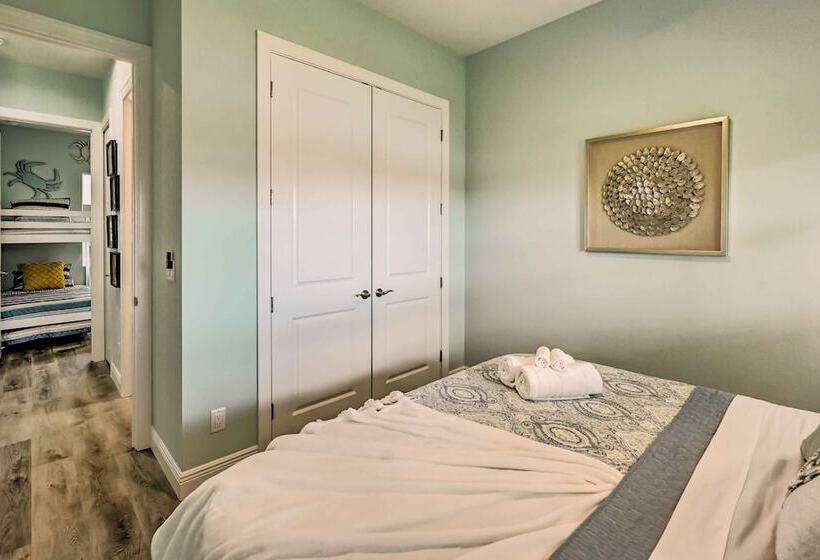 Luxurious Canal Front Retreat W/ Game Room!