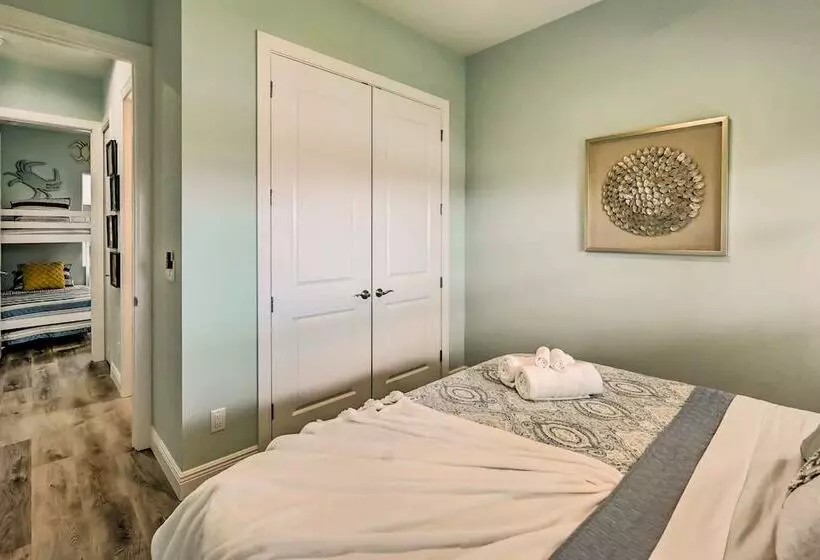 Luxurious Canal Front Retreat W/ Game Room!