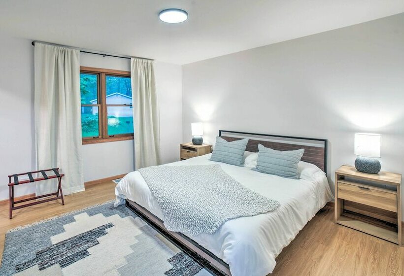 Michiana Shores Retreat W/ Deck + Fire Pit!