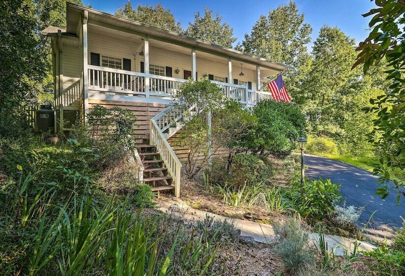 Mills River Hideaway W/ Front Porch & Mtn Views!