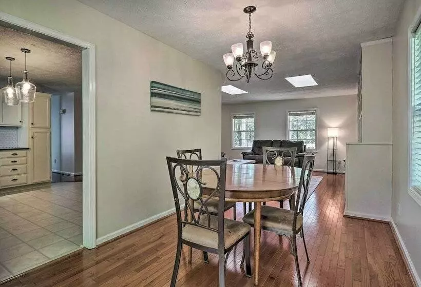 Mills River Hideaway W/ Front Porch & Mtn Views!