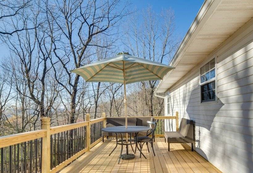 Mills River Hideaway W/ Front Porch & Mtn Views!