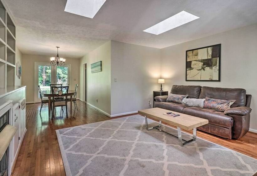 Mills River Hideaway W/ Front Porch & Mtn Views!