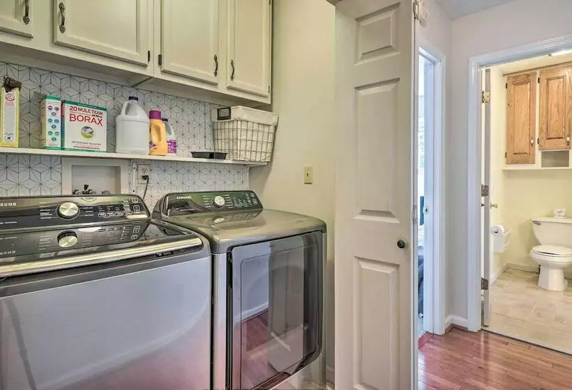 Mills River Hideaway W/ Front Porch & Mtn Views!