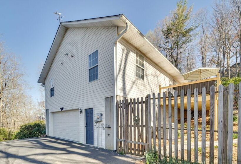 Mills River Hideaway W/ Front Porch & Mtn Views!