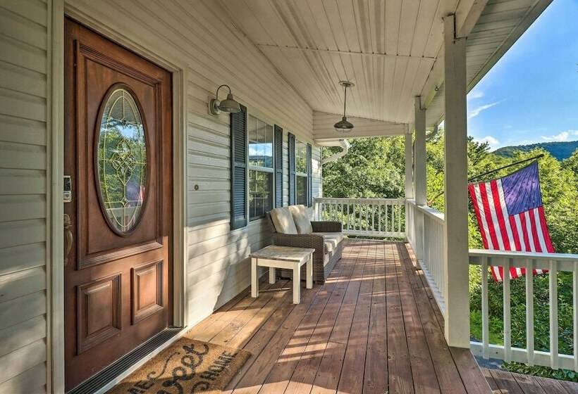 Mills River Hideaway W/ Front Porch & Mtn Views!