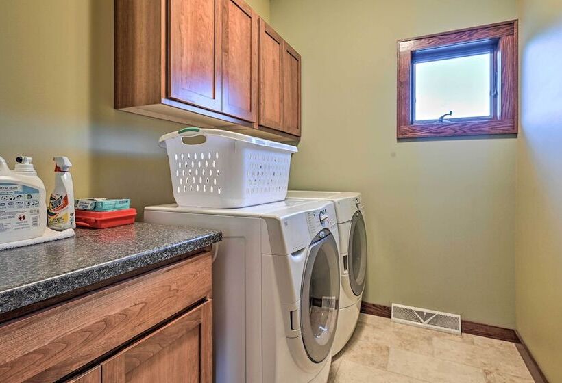 Northern Bay Resort Home   Half Mi To Lake!