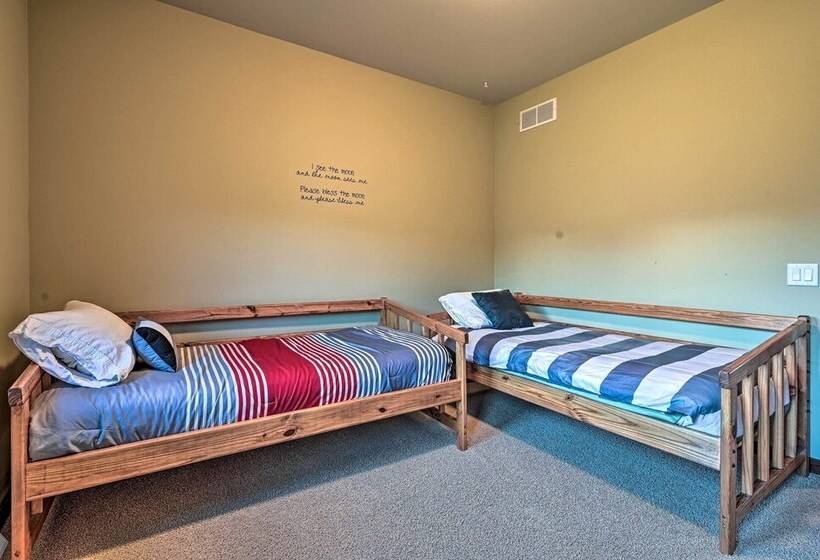 Northern Bay Resort Home   Half Mi To Lake!