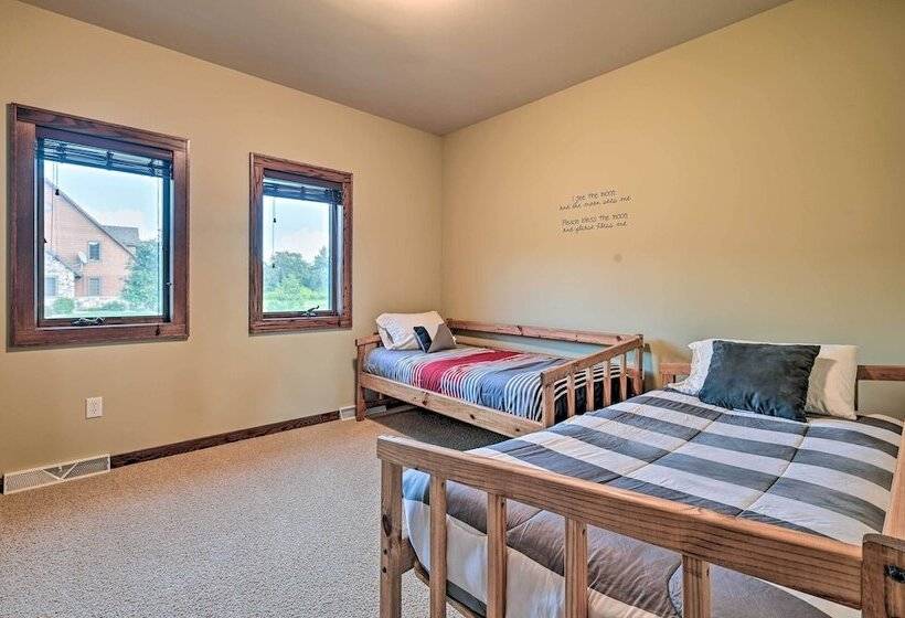 Northern Bay Resort Home   Half Mi To Lake!