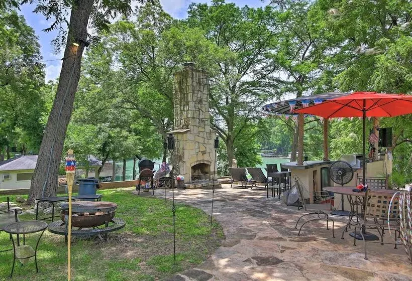 12 Mi To Lake Dunlap: Family Escape W/ Games