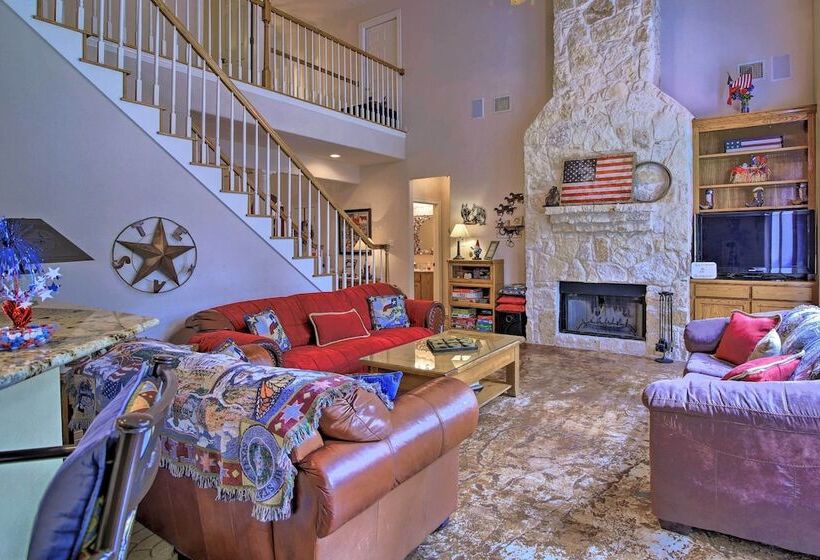 12 Mi To Lake Dunlap: Family Escape W/ Games