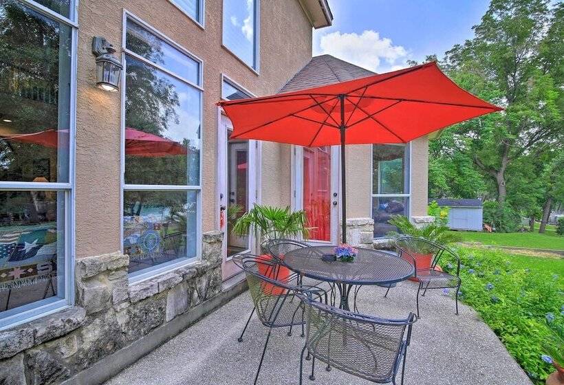 12 Mi To Lake Dunlap: Family Escape W/ Games