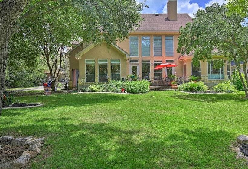 12 Mi To Lake Dunlap: Family Escape W/ Games