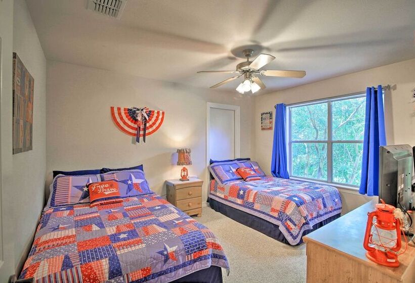 12 Mi To Lake Dunlap: Family Escape W/ Games