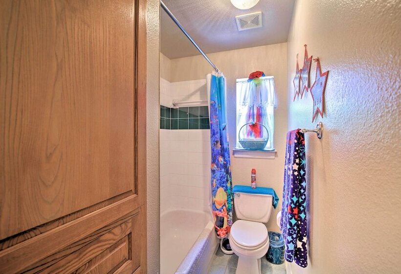 12 Mi To Lake Dunlap: Family Escape W/ Games