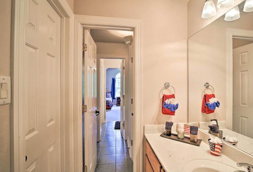 12 Mi To Lake Dunlap: Family Escape W/ Games