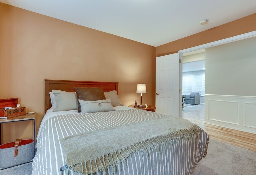 Spacious Snohomish Home: Relaxing Group Getaway!