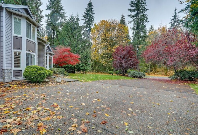 Spacious Snohomish Home: Relaxing Group Getaway!