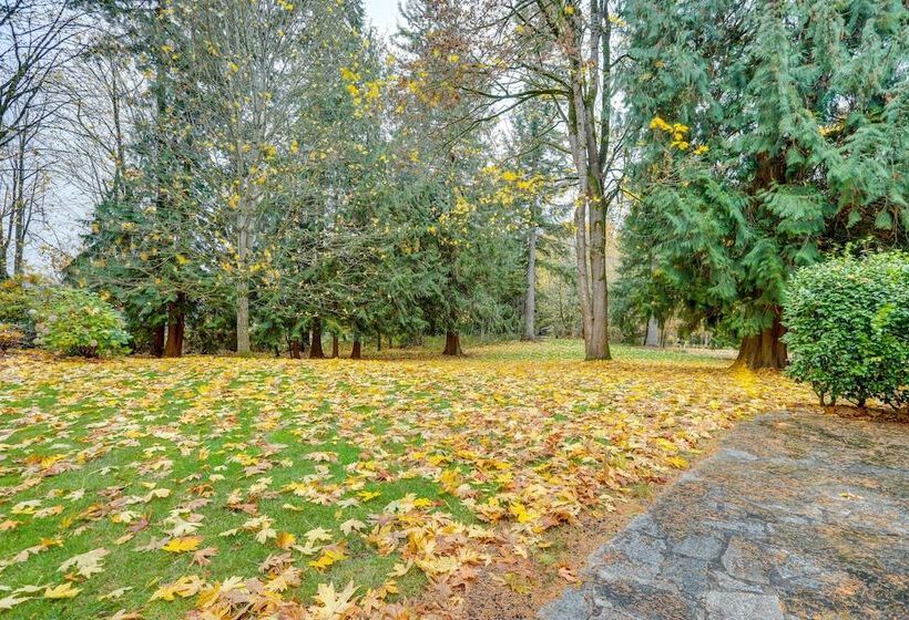 Spacious Snohomish Home: Relaxing Group Getaway!