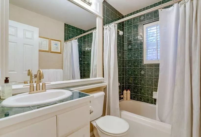 Spacious Snohomish Home: Relaxing Group Getaway!