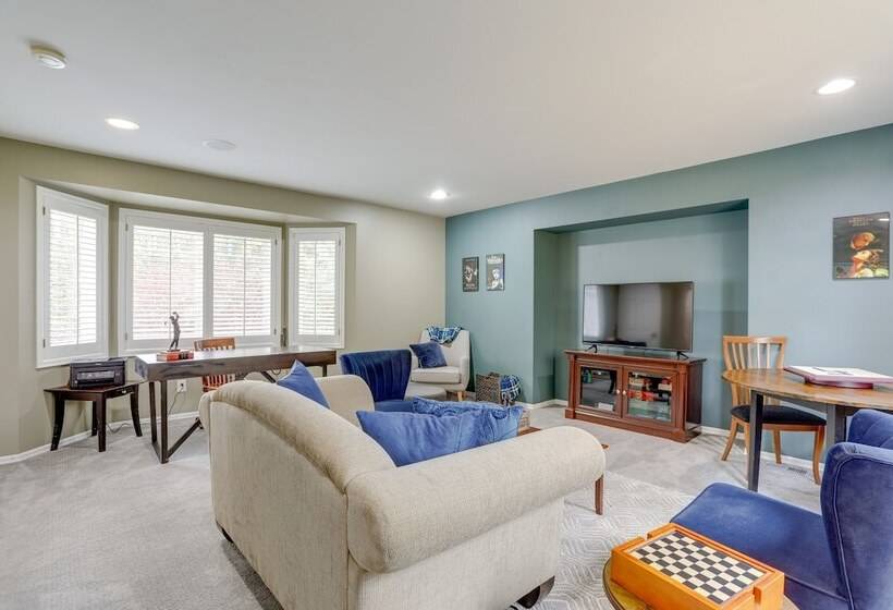 Spacious Snohomish Home: Relaxing Group Getaway!