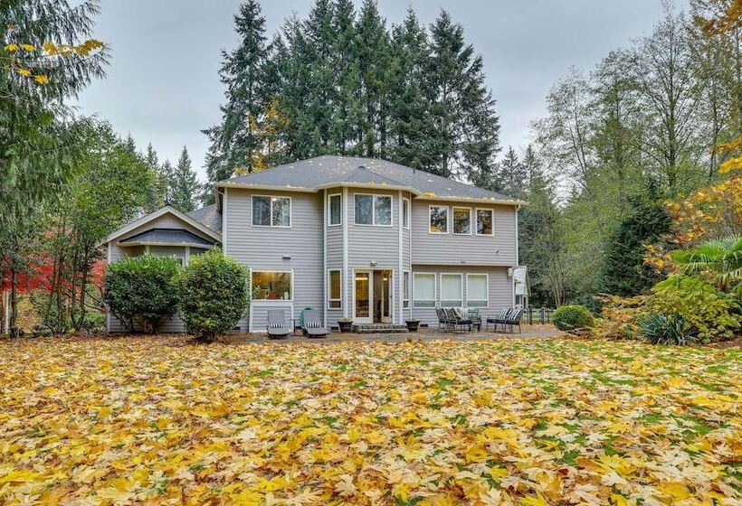 Spacious Snohomish Home: Relaxing Group Getaway!