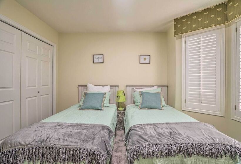 Spacious Snohomish Home: Relaxing Group Getaway!