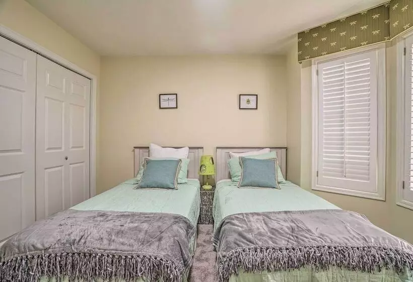 Spacious Snohomish Home: Relaxing Group Getaway!