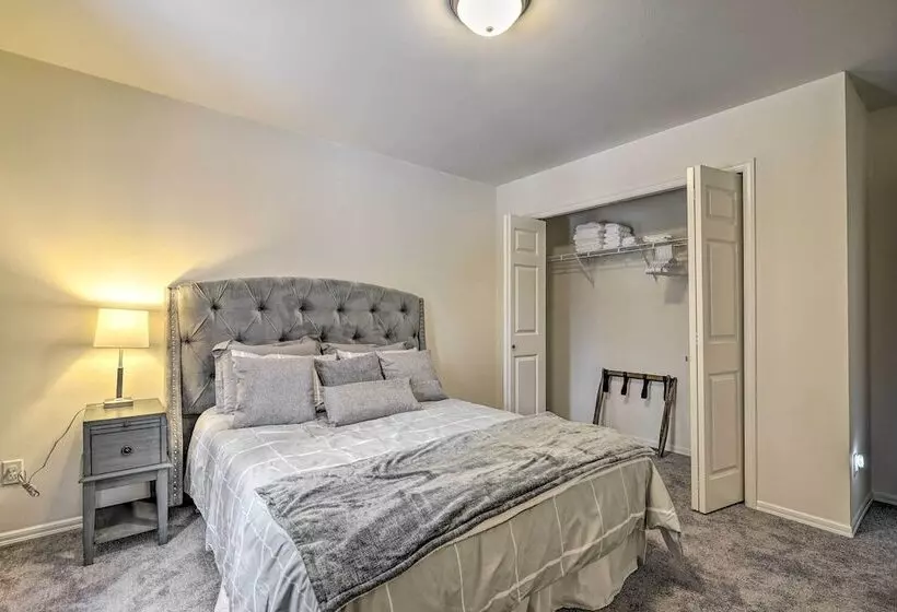 Spacious Snohomish Home: Relaxing Group Getaway!