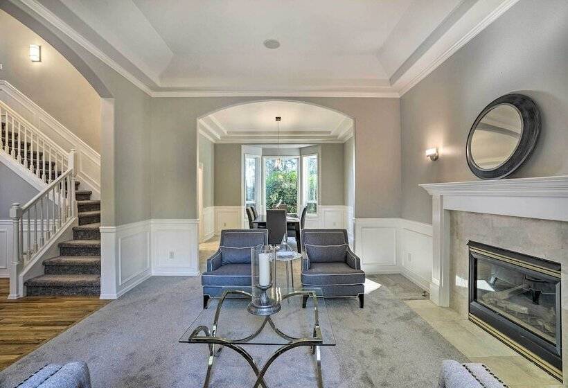 Spacious Snohomish Home: Relaxing Group Getaway!