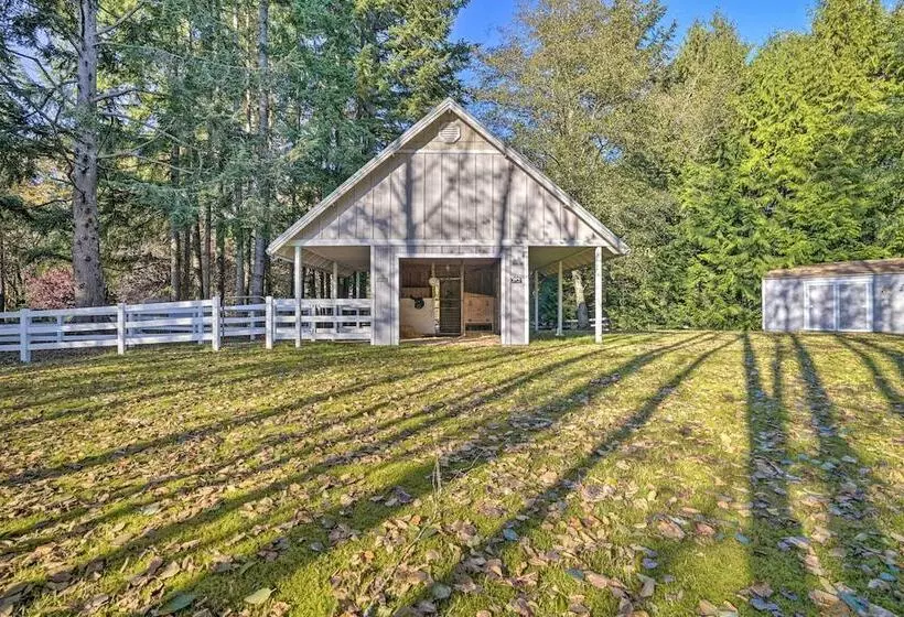 Spacious Snohomish Home: Relaxing Group Getaway!