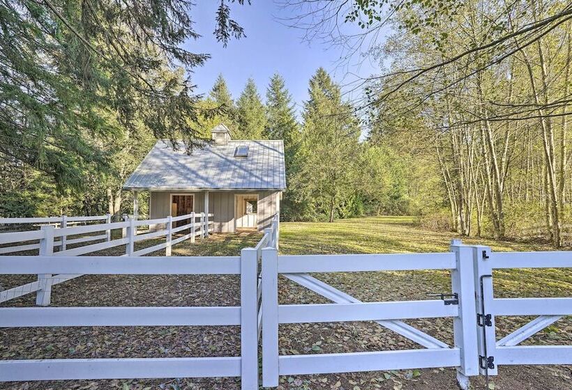 Spacious Snohomish Home: Relaxing Group Getaway!