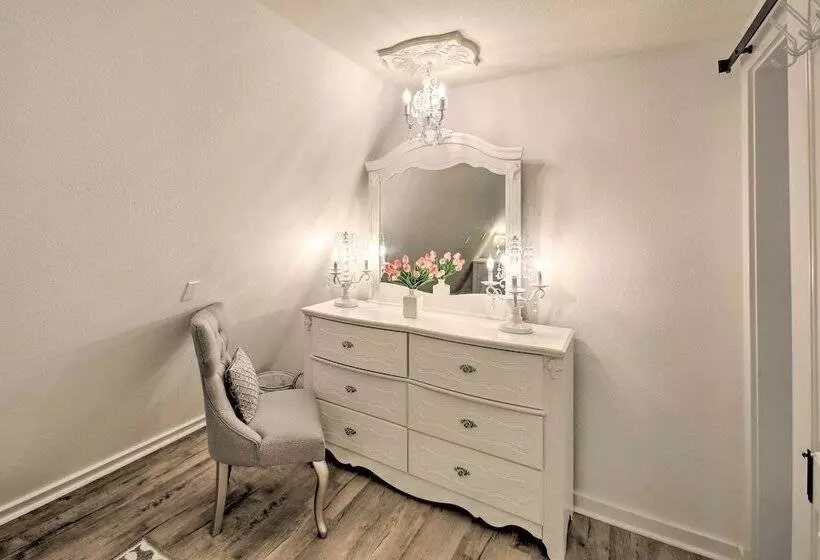 Deck, Boat Slip + Views: Lake Hamilton Cabin!