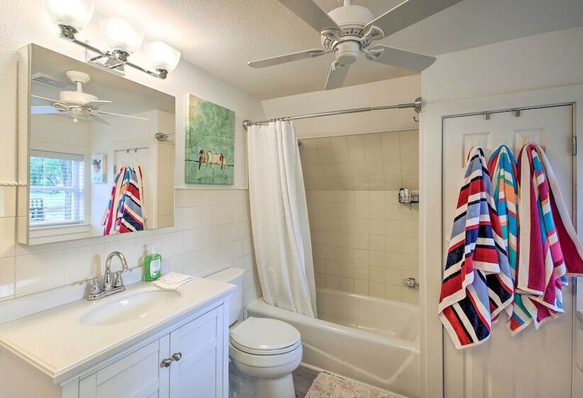 Deck, Boat Slip + Views: Lake Hamilton Cabin!