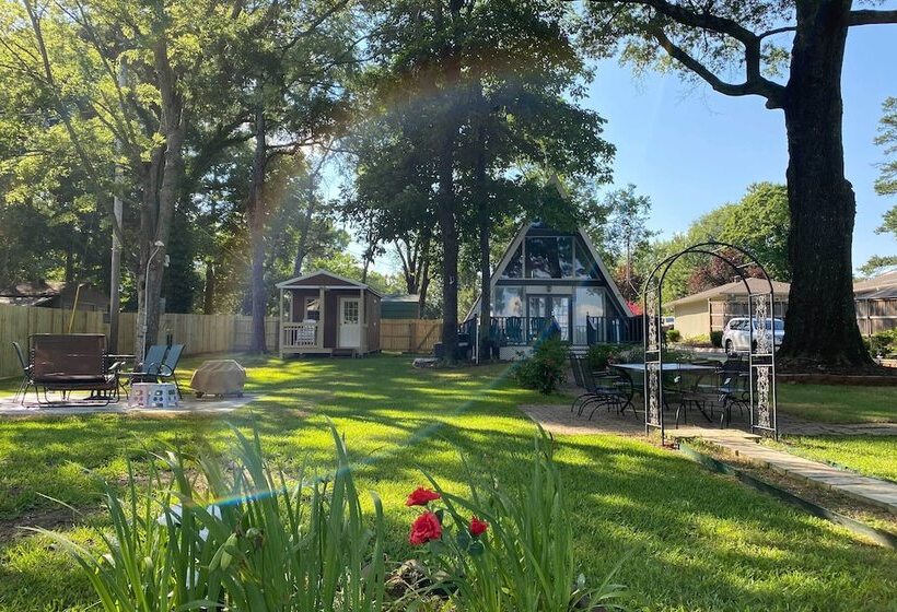 Deck, Boat Slip + Views: Lake Hamilton Cabin!