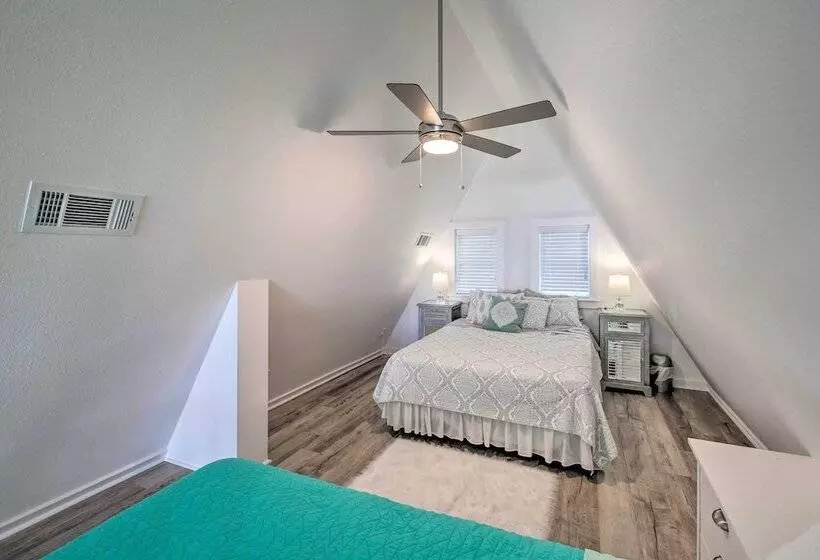 Deck, Boat Slip + Views: Lake Hamilton Cabin!