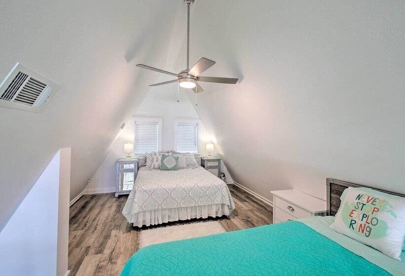 Deck, Boat Slip + Views: Lake Hamilton Cabin!